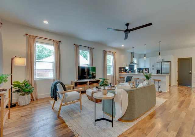 Photo 3 of Single family home for sale at 406 Myrtle St, Nashville, TN 37206 | MLS# 3213630 | Listing updated on 2026-09-16