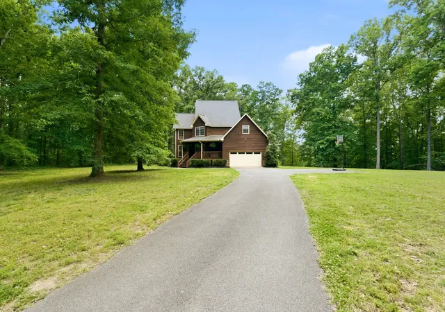 Photo 3 of Single family home for sale at 957 Ford Rd, White Bluff, TN 37187 | MLS# 3215208 | Listing updated on 2026-09-16