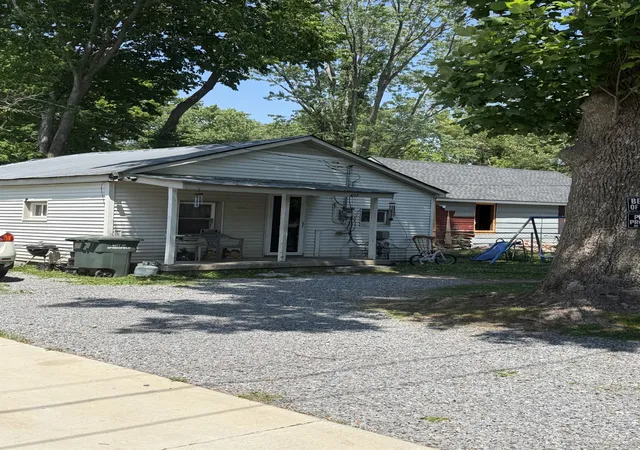 Photo 1 of Single family home for sale at 721 17th Avenue W, Springfield, TN 37172 | MLS# 3218121 | Listing updated on 2026-09-16