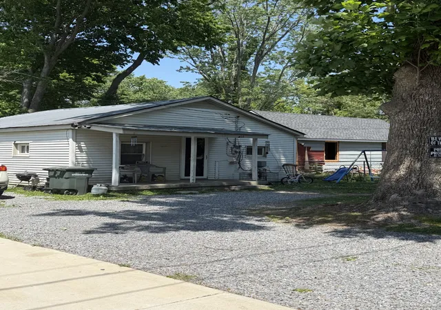 Photo 2 of Single family home for sale at 721 17th Avenue W, Springfield, TN 37172 | MLS# 3218121 | Listing updated on 2026-09-16