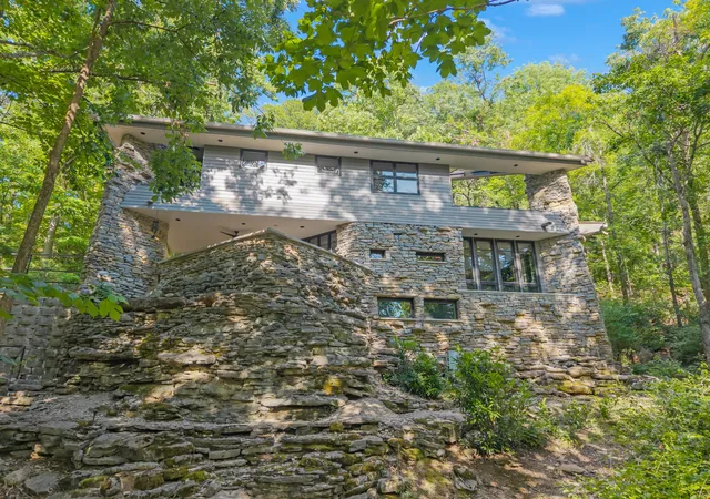 Photo 2 of Single family home for sale at 4 Glenn Abbey, Nashville, TN 37215 | MLS# 3244853 | Listing updated on 2026-09-15