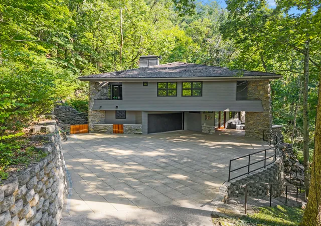 Photo 3 of Single family home for sale at 4 Glenn Abbey, Nashville, TN 37215 | MLS# 3244853 | Listing updated on 2026-09-15