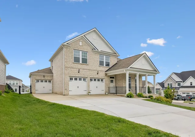 Photo 1 of Single family home for sale at 821 Westchester Cir, Hendersonville, TN 37075 | MLS# 3223069 | Listing updated on 2026-09-08