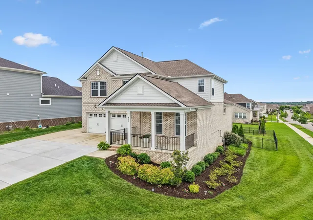 Photo 3 of Single family home for sale at 821 Westchester Cir, Hendersonville, TN 37075 | MLS# 3223069 | Listing updated on 2026-09-08