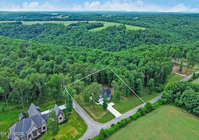 Photo 3 of Sale Pending at 1052 Catoosa Ridge Dr, Crossville, TN 38571 | MLS# 3225195 | Listing updated on 2026-09-16