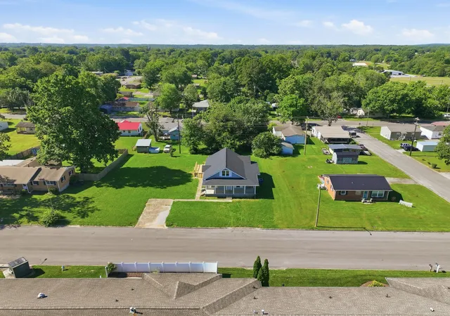 Photo 3 of Single family home for sale at 323 Kennedy St, Lawrenceburg, TN 38464 | MLS# 3229317 | Listing updated on 2026-09-16