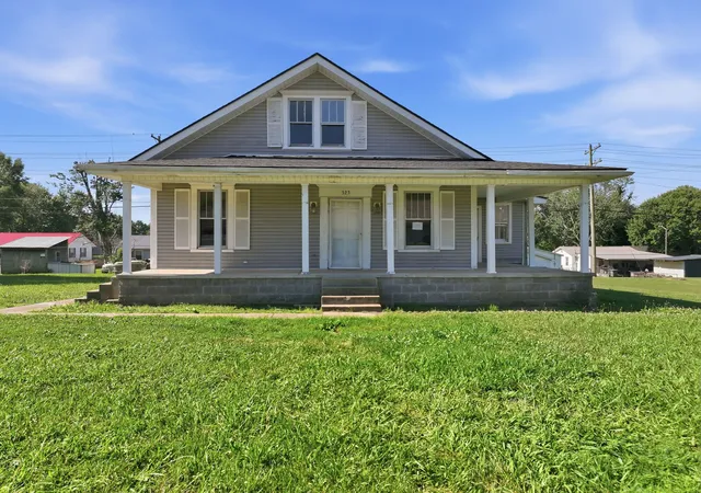 Photo 4 of Single family home for sale at 323 Kennedy St, Lawrenceburg, TN 38464 | MLS# 3229317 | Listing updated on 2026-09-29