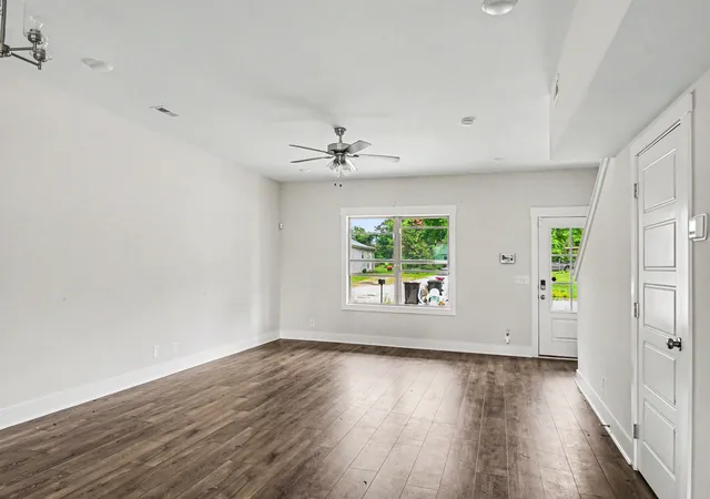 Photo 4 of Single family home for sale at 109 B Adkins St, Clarksville, TN 37042 | MLS# 3229725 | Listing updated on 2026-09-29
