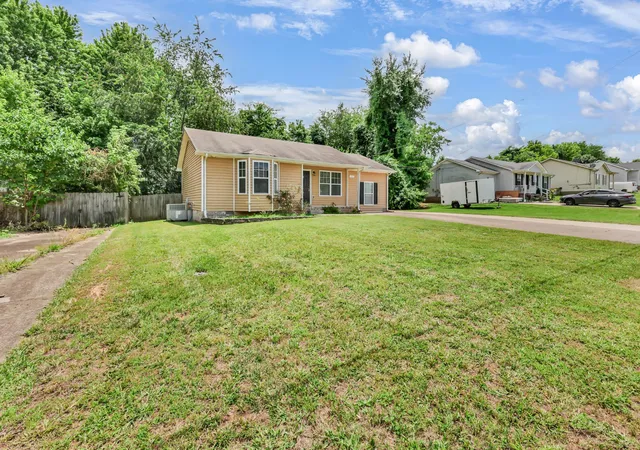 Photo 3 of Single family home for sale at 946 Van Buren Ave, Oak Grove, KY 42262 | MLS# 3230307 | Listing updated on 2026-09-16