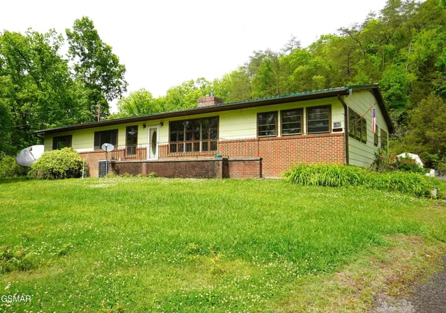 Photo 3 of Single family home for sale at 680 Hale Brk Rd, Newport, TN 37821 | MLS# 3281433 | Listing updated on 2026-09-18