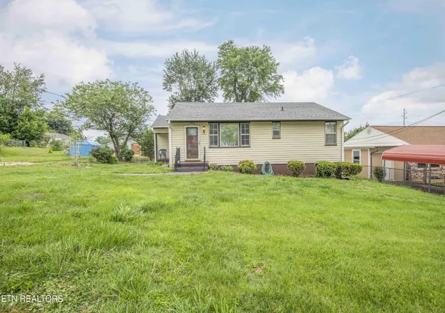 Photo 1 of Single family home for sale at 2401 Chillicothe St, Knoxville, TN 37921 | MLS# 3593040 | Listing updated on 2026-09-17