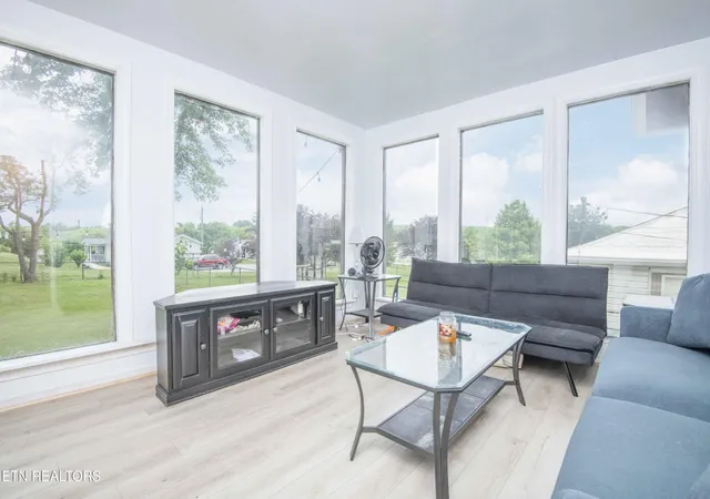Photo 2 of Single family home for sale at 2401 Chillicothe St, Knoxville, TN 37921 | MLS# 3593040 | Listing updated on 2026-09-17