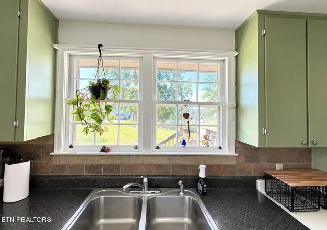 Photo 3 of Single family home for sale at 2401 Chillicothe St, Knoxville, TN 37921 | MLS# 3593040 | Listing updated on 2026-09-17
