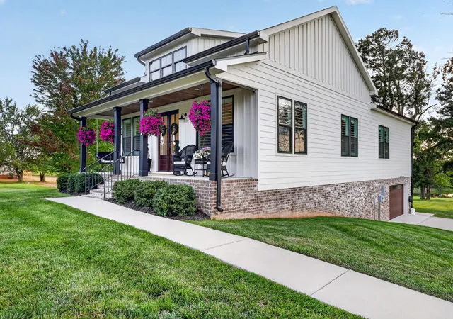 Photo 1 of Single family home for sale at 3323 Dobbins Pike, Portland, TN 37148 | MLS# 3233741 | Listing updated on 2026-09-16