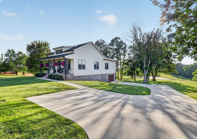 Photo 3 of Single family home for sale at 3323 Dobbins Pike, Portland, TN 37148 | MLS# 3233741 | Listing updated on 2026-09-16