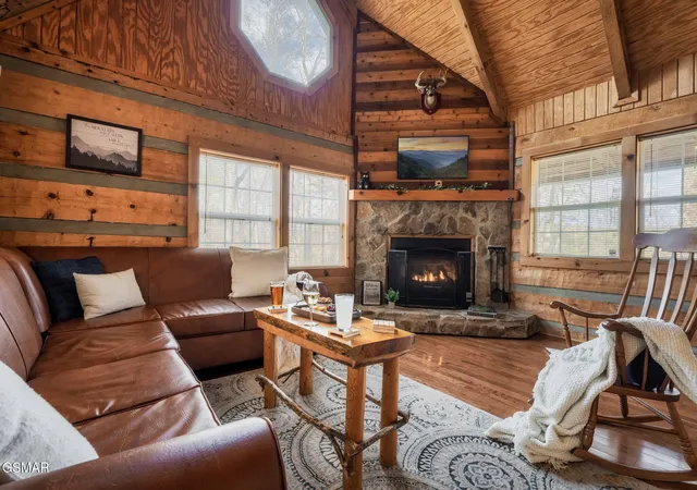 Photo 3 of Single family home for sale at 817 Ridgefield Dr, Sevierville, TN 37876 | MLS# 3269801 | Listing updated on 2026-09-11