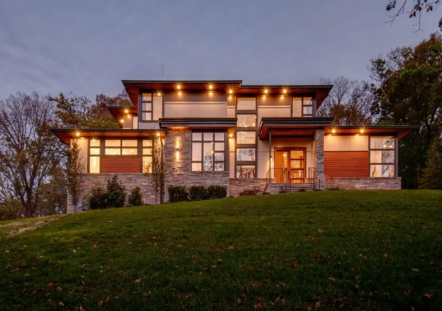 Photo 1 of Mansion for sale at 6449 Fleetwood Dr, Nashville, TN 37209 | MLS# 3242700 | Listing updated on 2026-09-17