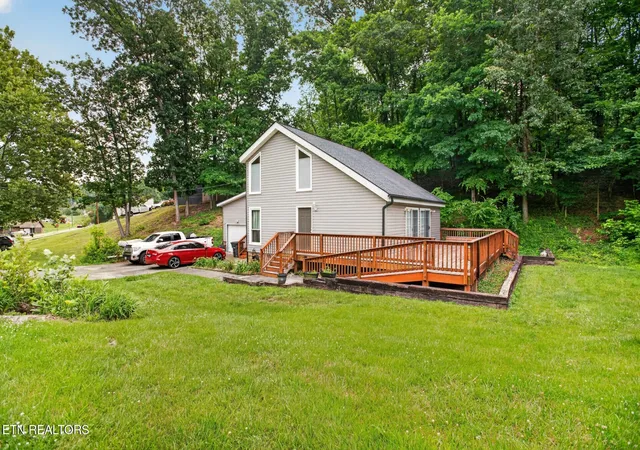 Photo 2 of Single family home for sale at 2009 Malvern Rd, Kingsport, TN 37660 | MLS# 3244101 | Listing updated on 2026-10-13