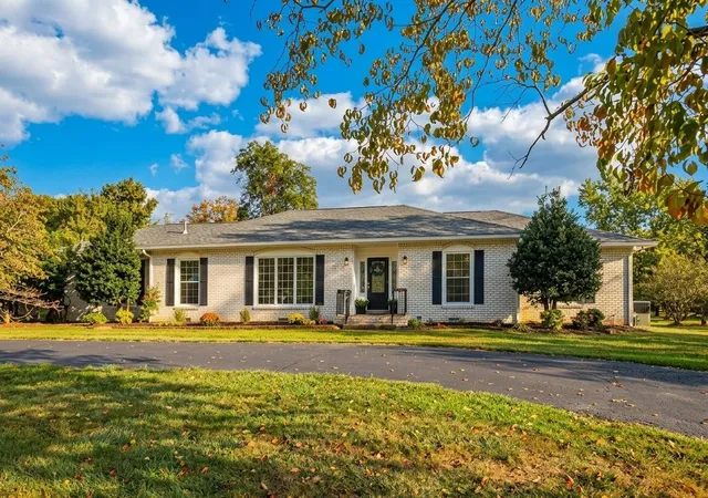 Photo 1 of Single family home for sale at 109 Knoll Ln, Hendersonville, TN 37075 | MLS# 3248822 | Listing updated on 2026-09-18