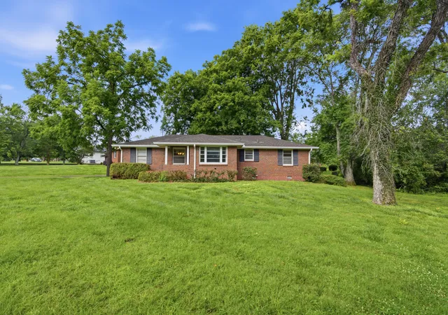 Single family home for sale at 5101 Regent Dr, Nashville, TN 37220 | MLS# 3248405