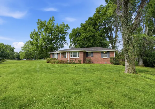 Photo 2 of Single family home for sale at 5101 Regent Dr, Nashville, TN 37220 | MLS# 3248405 | Listing updated on 2026-09-29