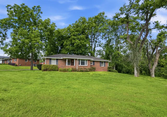 Photo 3 of Single family home for sale at 5101 Regent Dr, Nashville, TN 37220 | MLS# 3248405 | Listing updated on 2026-09-29
