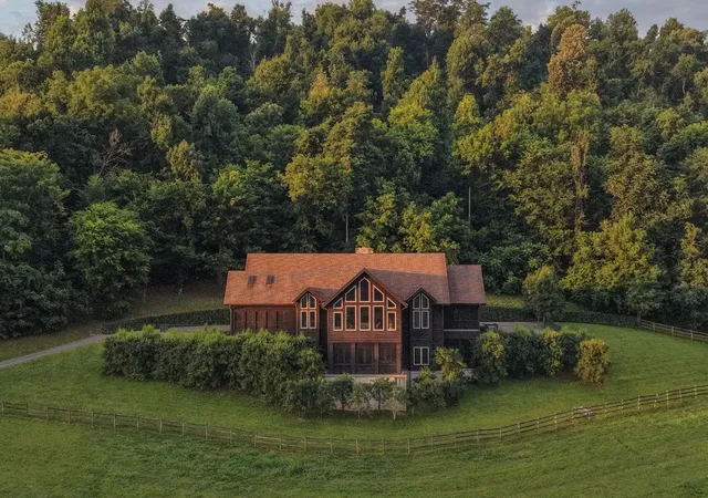 Photo 2 of Single family home for sale at 391 Bluestocking Holw Rd, Shelbyville, TN 37160 | MLS# 3251032 | Listing updated on 2026-09-21