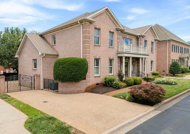 Photo 2 of Single family home for sale at 111 Carriage Way, Hendersonville, TN 37075 | MLS# 3248127 | Listing updated on 2026-09-17