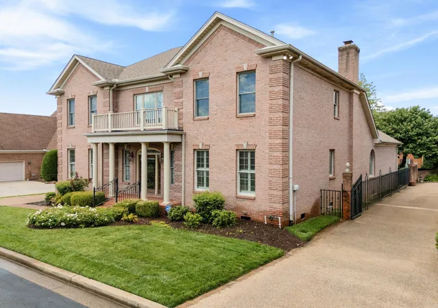 Photo 4 of Single family home for sale at 111 Carriage Way, Hendersonville, TN 37075 | MLS# 3248127 | Listing updated on 2026-09-17