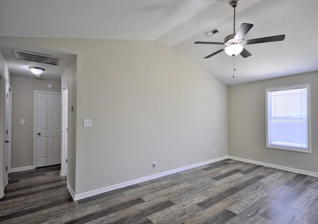 Photo 4 of Single family home for sale at 1025 Hugh Hunter Rd, Oak Grove, KY 42262 | MLS# 3251491 | Listing updated on 2026-10-16