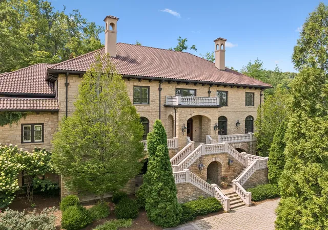 Photo 3 of Mansion for sale at 1037 Vaughn Crst Dr, Franklin, TN 37069 | MLS# 3264052 | Listing updated on 2026-09-17