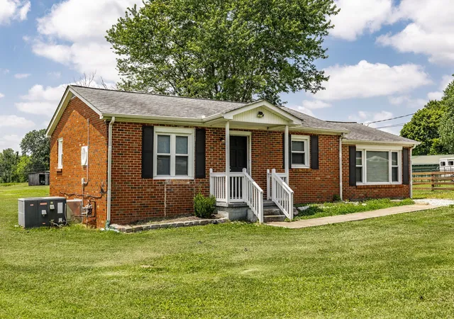 Photo 3 of Sale Pending at 2952 Highway 41 S, Springfield, TN 37172 | MLS# 3260590 | Listing updated on 2026-09-16