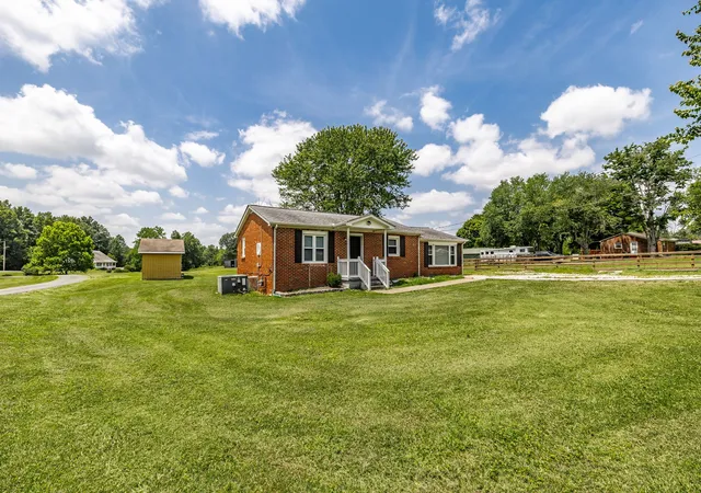 Photo 3 of Sale Pending at 2952 Highway 41 S, Springfield, TN 37172 | MLS# 3260590 | Listing updated on 2026-09-16