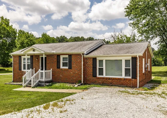 Photo 4 of Sale Pending at 2952 Highway 41 S, Springfield, TN 37172 | MLS# 3260590 | Listing updated on 2026-09-16