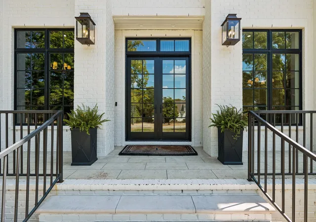 Photo 2 of Mansion for sale at 4712 Hazelwood Cir, Nashville, TN 37220 | MLS# 3256162 | Listing updated on 2026-09-30
