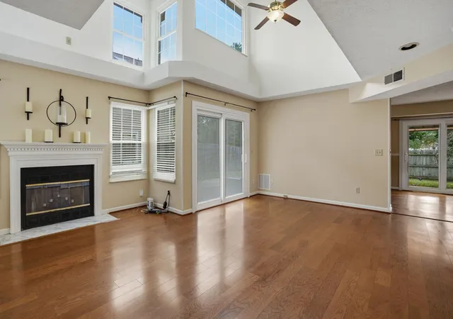 Photo 3 of Sale Pending at 112 Meridian Ct, Franklin, TN 37069 | MLS# 3268438 | Listing updated on 2026-09-17