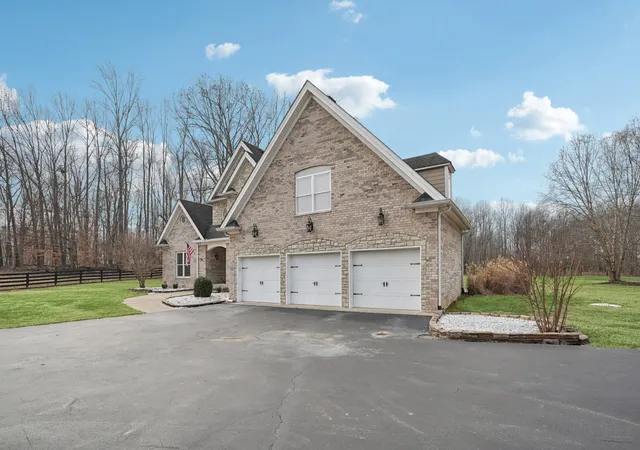 Photo 3 of Single family home for sale at 113 Timber Ridge Ct, Alvaton, KY 42122 | MLS# 3335347 | Listing updated on 2026-09-17