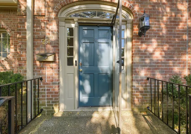 Photo 2 of Townhouse for sale at 4400 Belmont Park Ter #251, Nashville, TN 37215 | MLS# 3304305 | Listing updated on 2026-09-16