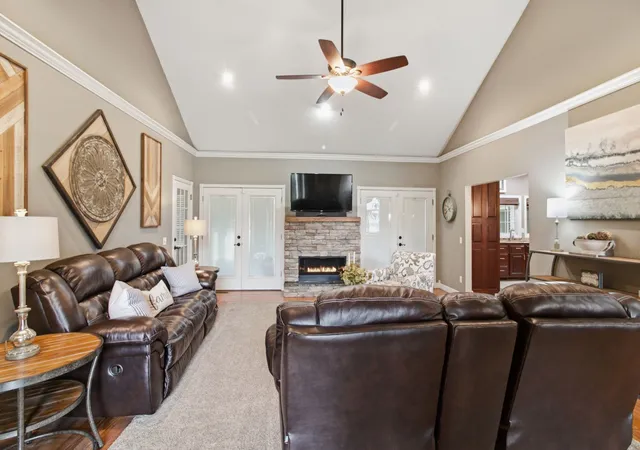 Photo 3 of Single family home for sale at 1305 Oakbrook Dr, Paris, TN 38242 | MLS# 3262745 | Listing updated on 2026-10-08