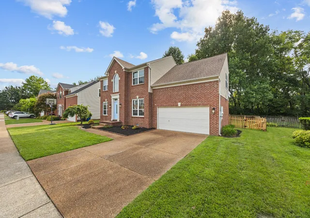 Photo 3 of Single family home for sale at 304 Devonshire Dr, Franklin, TN 37064 | MLS# 3262978 | Listing updated on 2026-09-21