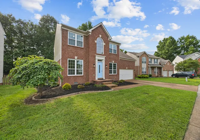 Photo 3 of Single family home for sale at 304 Devonshire Dr, Franklin, TN 37064 | MLS# 3262978 | Listing updated on 2026-10-22