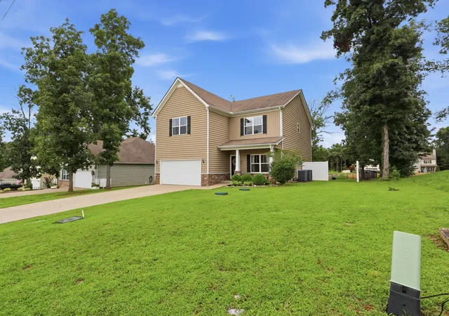 Photo 2 of Single family home for sale at 806 Silverhill Dr, Murfreesboro, TN 37129 | MLS# 3285886 | Listing updated on 2026-09-17