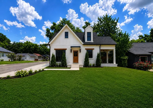 Photo 2 of Single family home for sale at 1417 Montgomery Ave, Nashville, TN 37207 | MLS# 3267433 | Listing updated on 2026-09-16