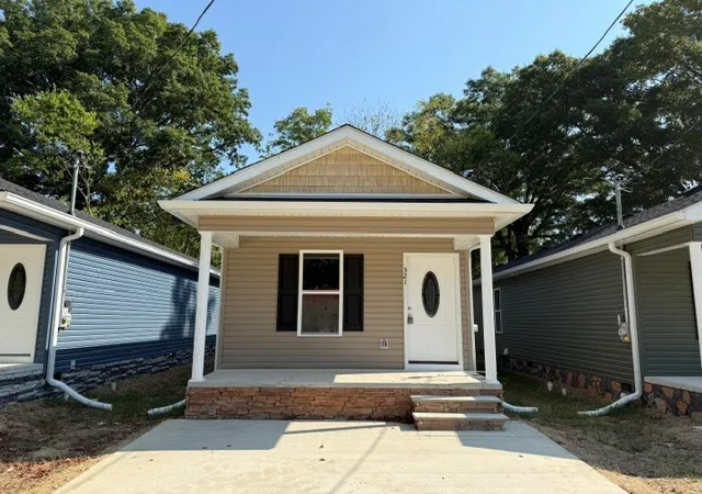 Photo 1 of Single family home for sale at 321 S Gentry St, Tullahoma, TN 37388 | MLS# 3267413 | Listing updated on 2026-09-18