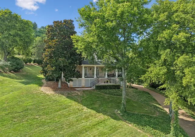 Photo 3 of Mansion for sale at 728 Legends Crst Dr, Franklin, TN 37069 | MLS# 3283814 | Listing updated on 2026-09-23