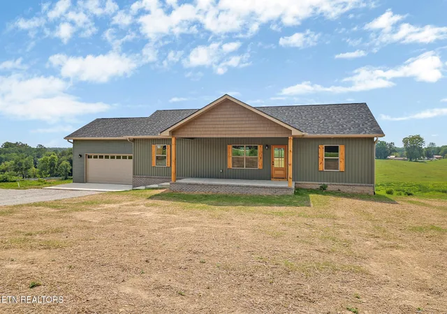 Photo 3 of Single family home for sale at 934 Allardt Hwy, Jamestown, TN 38556 | MLS# 3269990 | Listing updated on 2026-10-09