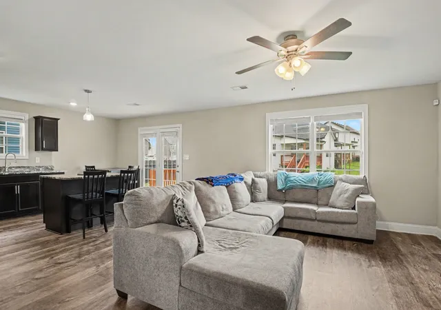 Photo 3 of Single family home for sale at 1393 Citadel Dr, Clarksville, TN 37042 | MLS# 3272288 | Listing updated on 2026-09-16