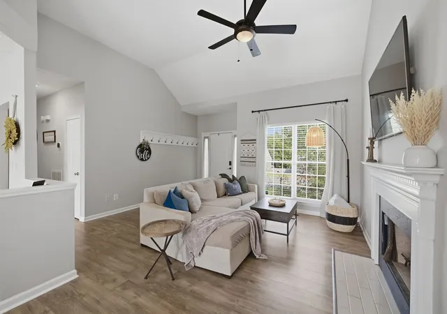 Photo 3 of Single family home for sale at 634 Belinda Pkwy, Mount Juliet, TN 37122 | MLS# 3282474 | Listing updated on 2026-09-21