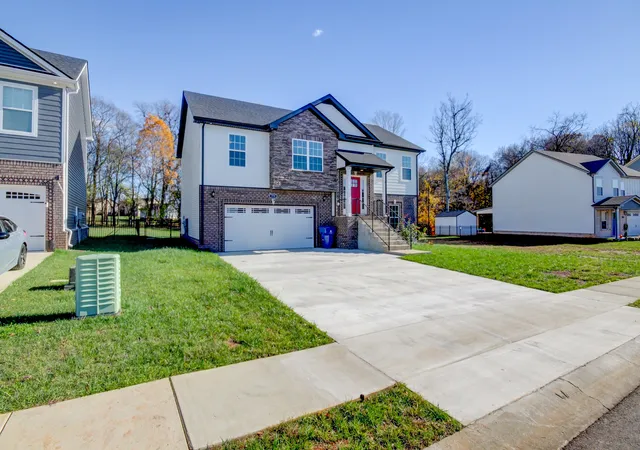 Photo 2 of Single family home for sale at 779 Boreal Way, Clarksville, TN 37042 | MLS# 3298488 | Listing updated on 2026-09-16