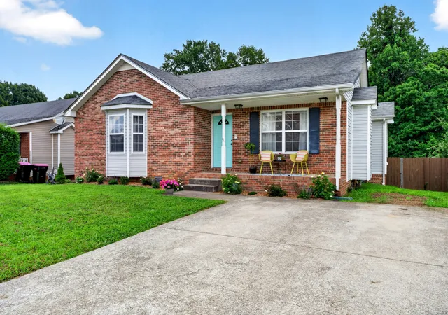 Photo 3 of Single family home for sale at 2688 Cider Dr, Clarksville, TN 37040 | MLS# 3282444 | Listing updated on 2026-09-22